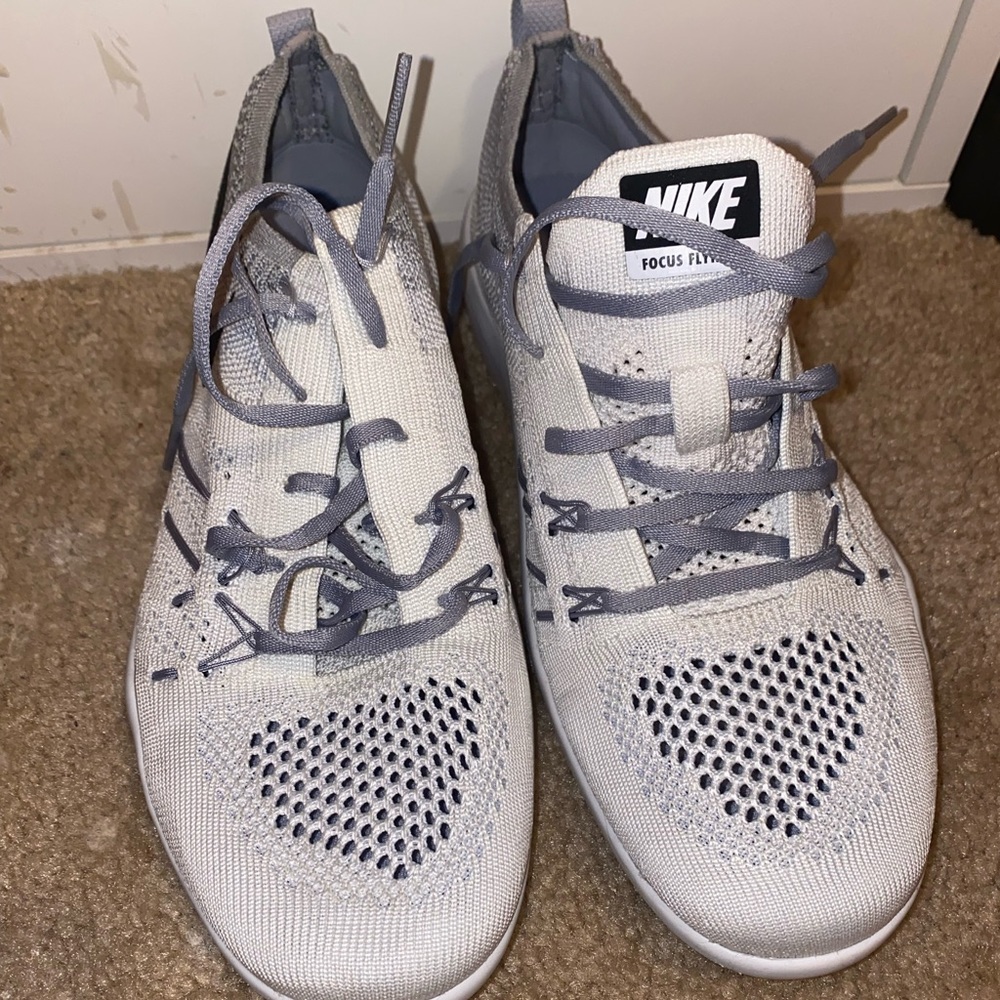 gery/white new nike shoes